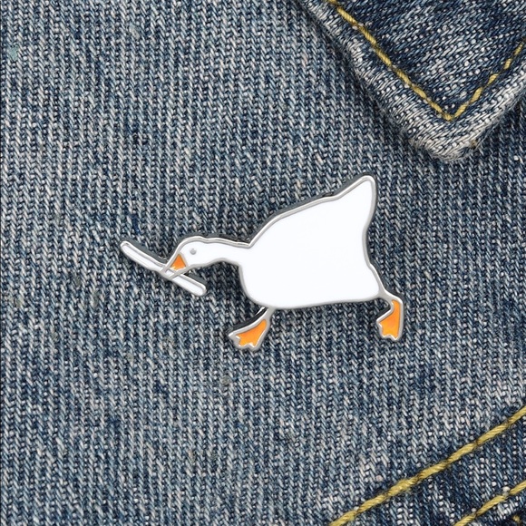 Untitled goose game pin. brand new. super cute 🥰 - Picture 1 of 5